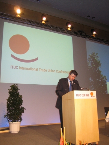 Guy Ryder spreekt de zaal toe